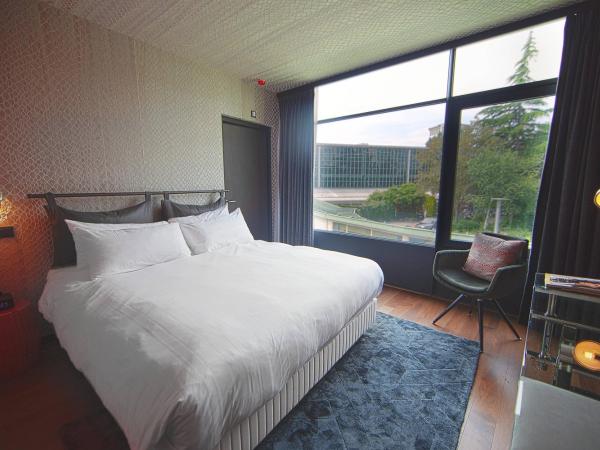 Apollo Hotel Amsterdam, a Tribute Portfolio Hotel : photo 3 de la chambre chambre lit king-size design 