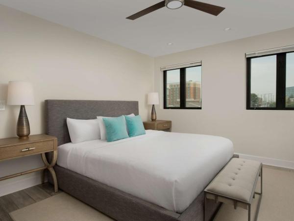 Home2 Suites By Hilton Nashville Downtown Convention Center : photo 3 de la chambre suite 2 chambres avec lit king-size