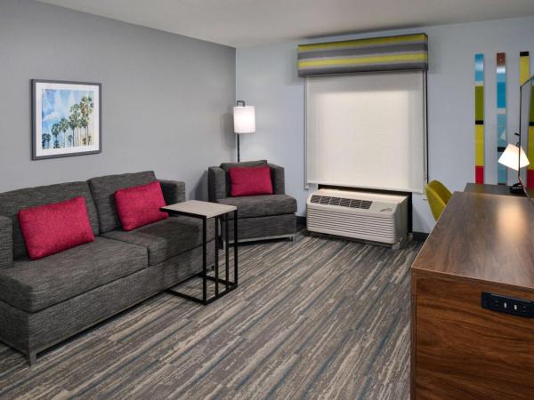 Hampton Inn by Hilton Panama City Beach : photo 6 de la chambre suite lit king-size avec canapé-lit - non-fumeurs