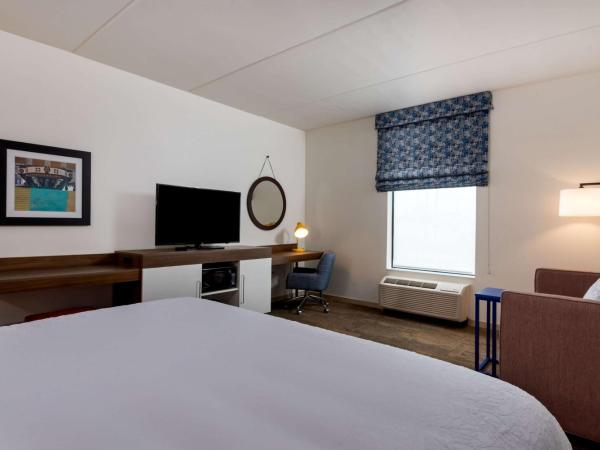 Hampton Inn Baltimore Bayview Campus : photo 2 de la chambre suite studio lit king-size - non-fumeurs