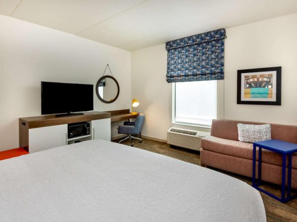 Hampton Inn Baltimore Bayview Campus : photo 2 de la chambre chambre lit king-size - non-fumeurs