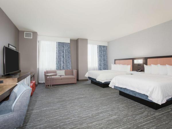Hampton Inn & Suites Denver-Downtown : photo 2 de la chambre queen studio suite with two queen beds and sofa bed - non-smoking