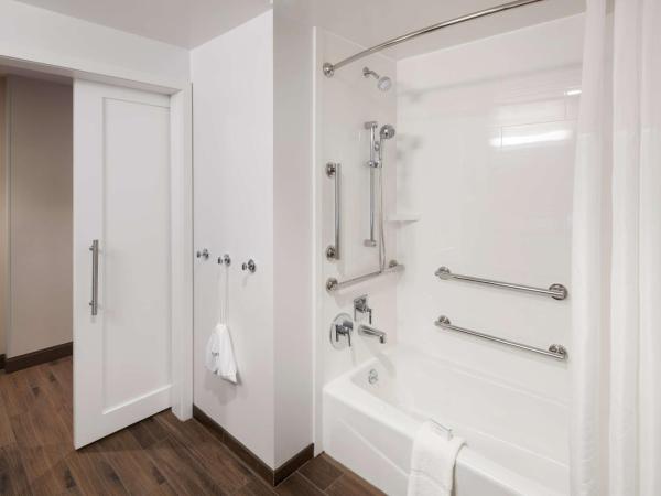 Hampton Inn & Suites Phoenix Downtown : photo 5 de la chambre chambre avec 2 lits queen-size - accessible aux personnes à mobilité réduite - non-fumeurs