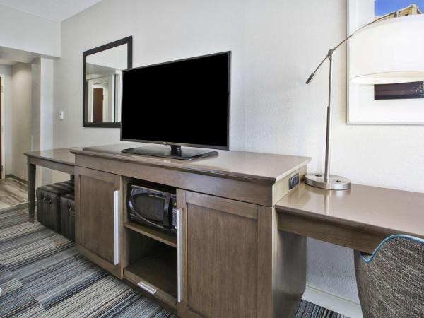 Hampton Inn Pittsburgh University Medical Center : photo 1 de la chambre chambre lit king-size deluxe - non-fumeurs