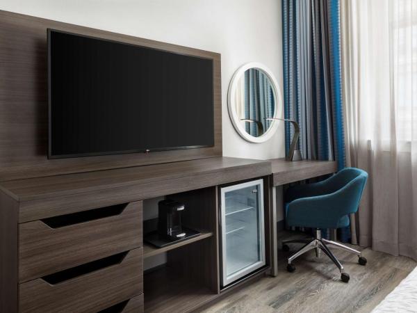 Hampton Inn & Suites Baltimore Inner Harbor : photo 3 de la chambre chambre lit king-size - non-fumeurs