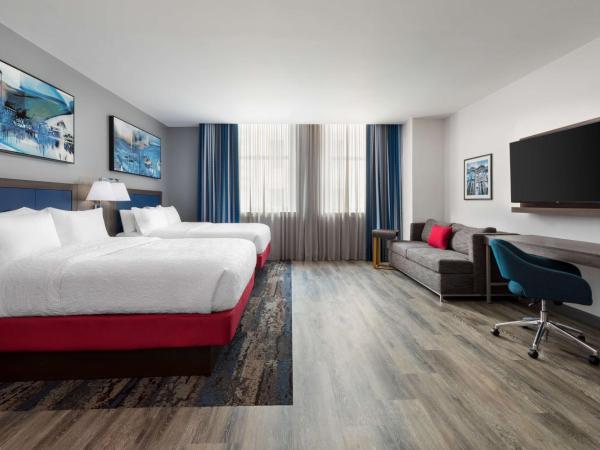 Hampton Inn & Suites Baltimore Inner Harbor : photo 1 de la chambre studio avec 2 lits queen-size et canapé-lit - non-fumeurs