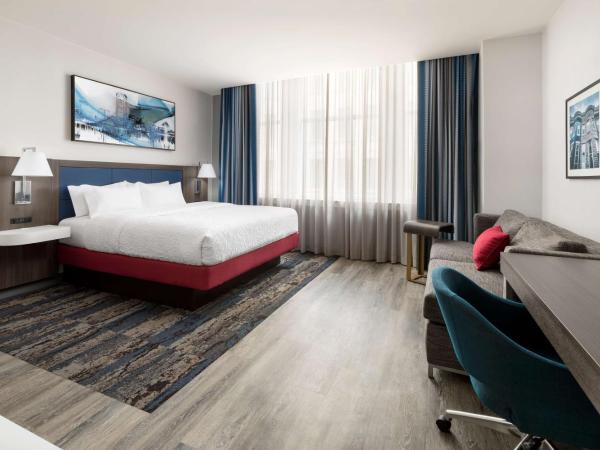 Hampton Inn & Suites Baltimore Inner Harbor : photo 2 de la chambre suite studio lit king-size avec canapé-lit – non-fumeurs