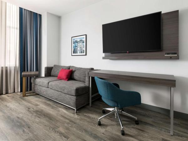 Hampton Inn & Suites Baltimore Inner Harbor : photo 3 de la chambre suite studio lit king-size avec canapé-lit – non-fumeurs