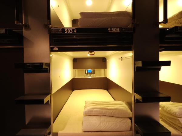 Acro Capsule Hotel Namba Dotonbori : photo 4 de la chambre woman capsule room - upper bed