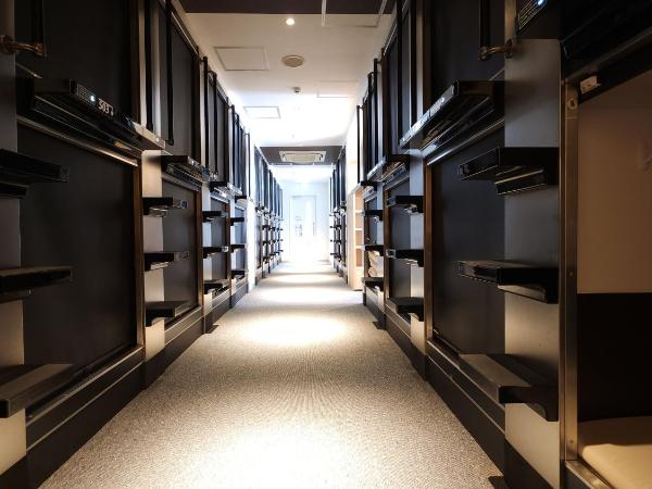 Acro Capsule Hotel Namba Dotonbori : photo 6 de la chambre woman capsule room - upper bed