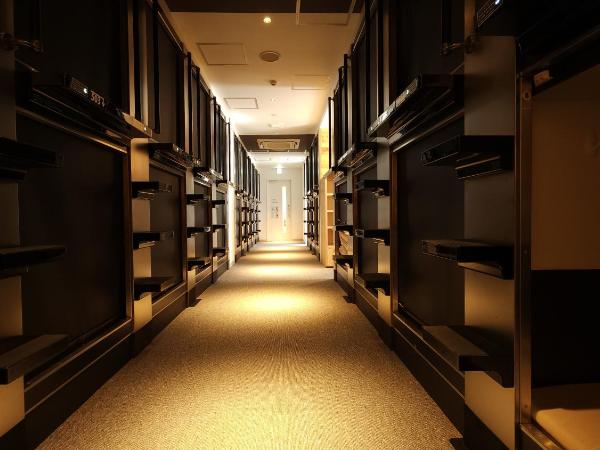 Acro Capsule Hotel Namba Dotonbori : photo 3 de la chambre woman capsule room - upper bed