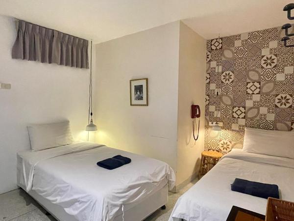 Fav Inn Town : photo 3 de la chambre chambre lits jumeaux Économique sans fenêtre