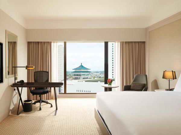 Hilton Kuching Hotel : photo 3 de la chambre chambre lit king-size deluxe - vue sur ville
