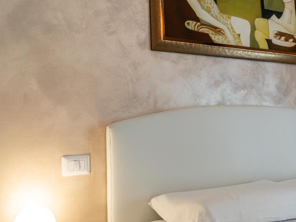 MARCANTONIO ROOM Ampia camera con bagno privato e self check in : photo 6 de la chambre chambre double avec salle de bains privative