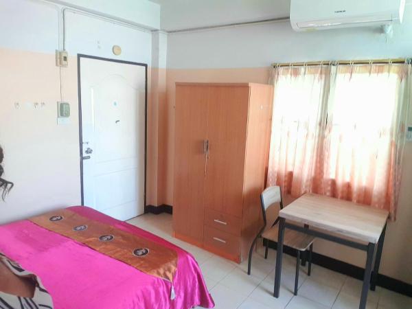 Roong-Arun Apartment : photo 4 de la chambre chambre double avec balcon