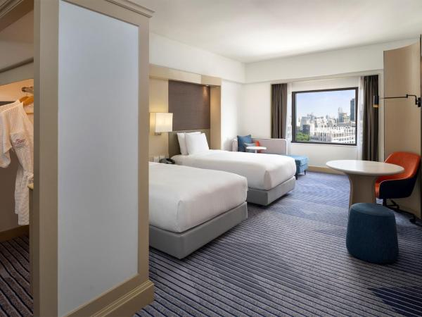 Crowne Plaza Bangkok Parc Lumpini : photo 2 de la chambre chambre lits jumeaux premium avec accès au salon