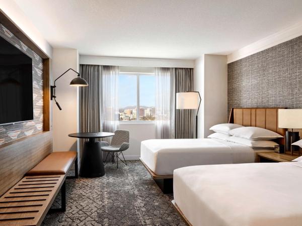 Sheraton Phoenix Downtown : photo 1 de la chambre traditional room, guest room, 2 double, city view, low floor