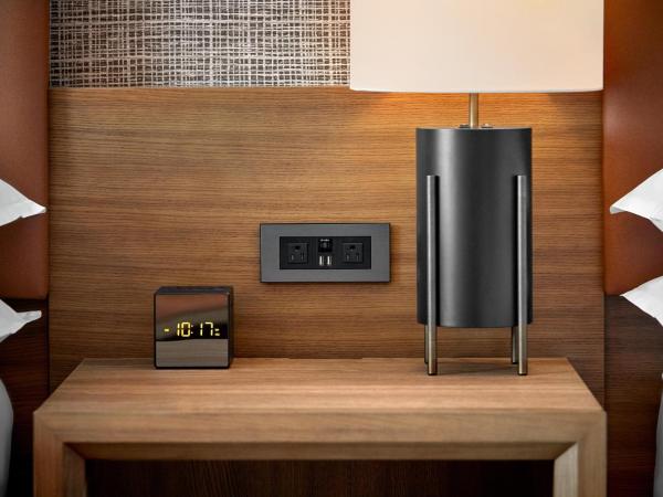 Sheraton Phoenix Downtown : photo 2 de la chambre traditional room, guest room, 1 king, city view, low floor