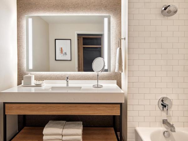 Sheraton Phoenix Downtown : photo 8 de la chambre executive room, club level, guest room, 2 double, city view