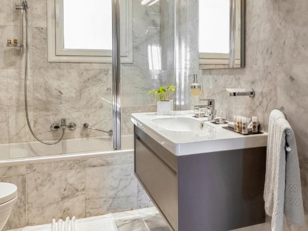 ADAM Hotel Suites : photo 7 de la chambre suite deluxe lit king-size - vue sur lac