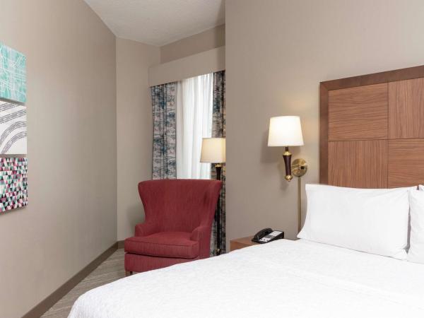 Hampton Inn Indianapolis Downtown Across from Circle Centre : photo 1 de la chambre chambre lit queen-size - non-fumeurs