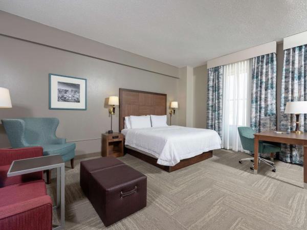 Hampton Inn Indianapolis Downtown Across from Circle Centre : photo 2 de la chambre chambre lit king-size exécutive avec canapé-lit - non-fumeurs