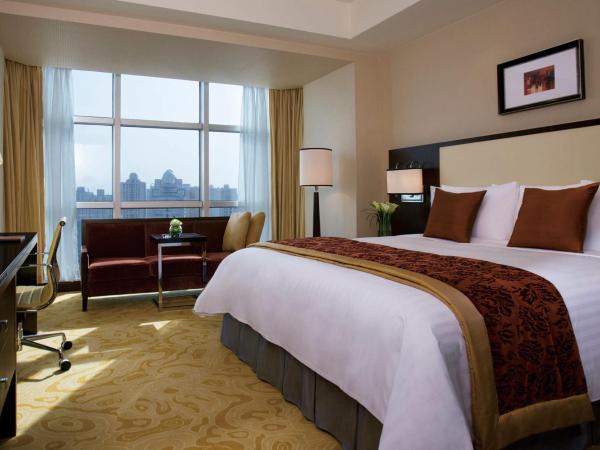 Courtyard By Marriott Shanghai Xujiahui : photo 4 de la chambre chambre lit king-size premium – vue sur ville