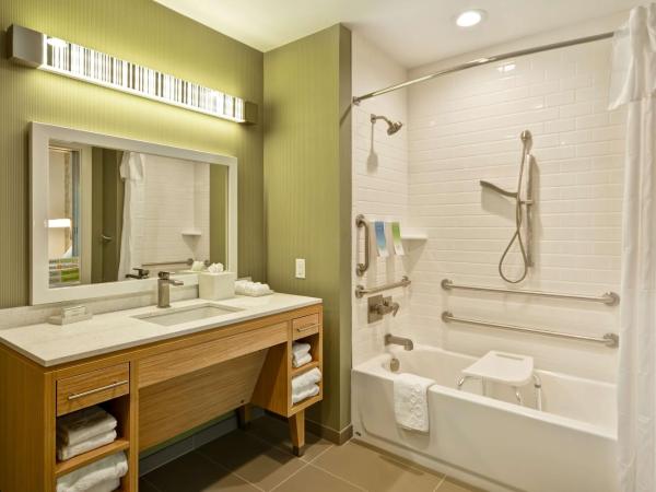 Home2 Suites by Hilton Dallas Downtown at Baylor Scott & White : photo 4 de la chambre queen studio with two queen beds - mobility access/non-smoking