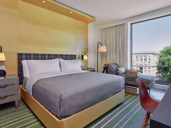 Canopy by Hilton Portland Pearl District : photo 3 de la chambre chambre lit king-size deluxe - vue sur ville