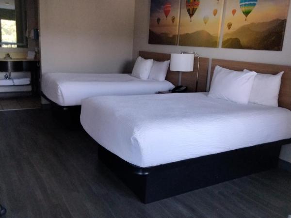 Days Inn & Suites by Wyndham Albuquerque North : photo 1 de la chambre chambre double avec 2 lits doubles - non-fumeurs