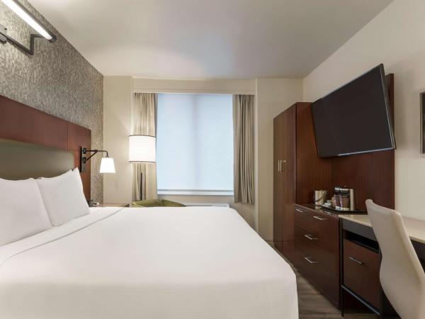 DoubleTree by Hilton New York Downtown : photo 1 de la chambre chambre lit king-size