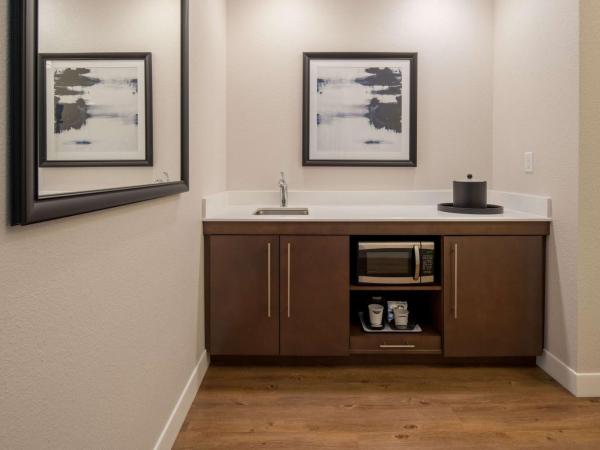 Hampton Inn And Suites By Hilton Portland-Pearl District : photo 4 de la chambre suite d’angle lit king-size premium - adaptée aux personnes malentendantes - non-fumeurs