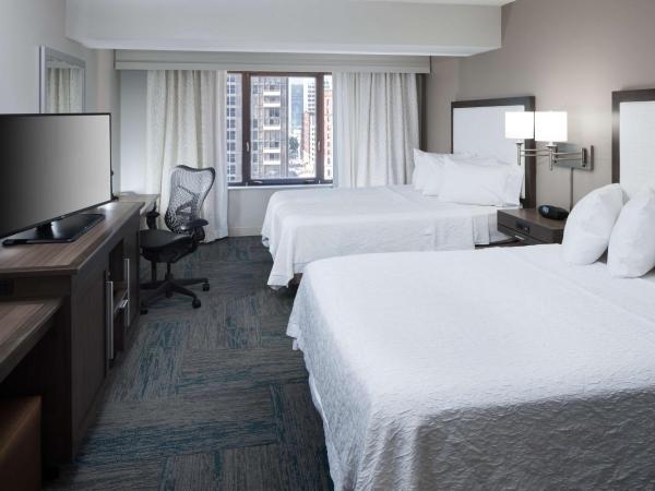 Hampton Inn St Louis- at the Arch : photo 3 de la chambre chambre avec 2 lits queen-size - vue sur l'arche