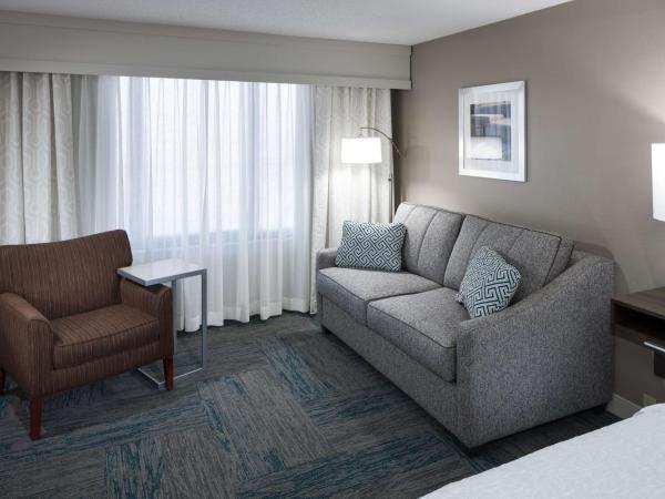 Hampton Inn St Louis- at the Arch : photo 2 de la chambre chambre lit king-size avec canapé-lit - non-fumeurs