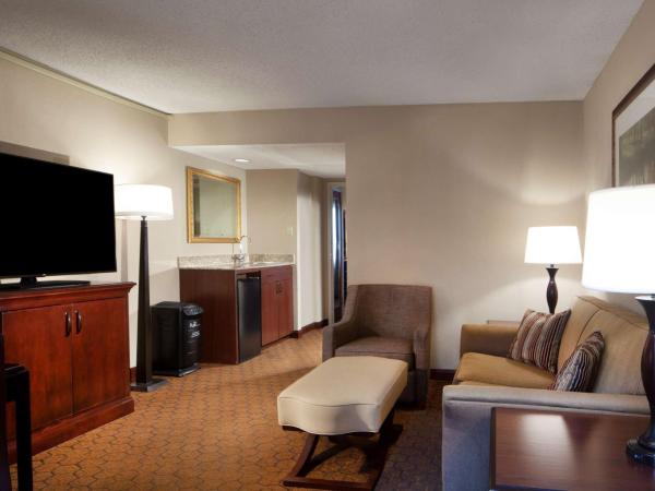 Embassy Suites by Hilton Dallas Near the Galleria : photo 1 de la chambre suite premium lit king-size