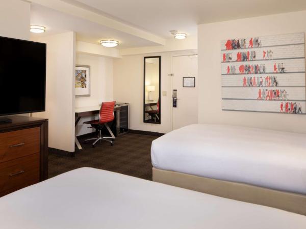 DoubleTree by Hilton Hotel & Suites Pittsburgh Downtown : photo 3 de la chambre chambre double avec 2 lits doubles - non-fumeurs