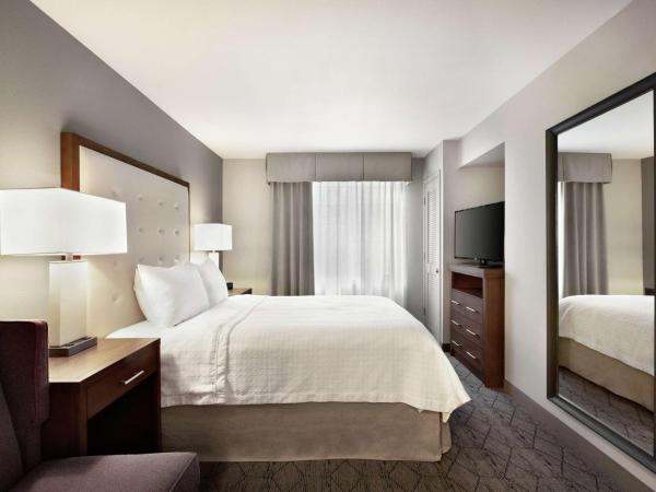 Homewood Suites by Hilton Portland Airport : photo 2 de la chambre suite lit queen-size - accessible aux personnes à mobilité réduite - non-fumeurs