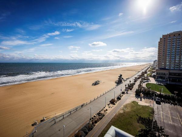 Hampton Inn Virginia Beach Oceanfront North : photo 2 de la chambre king studio suite with balcony and oceanfront - non-smoking