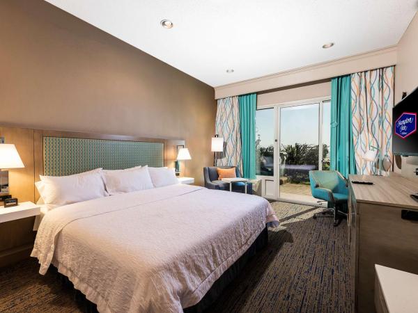 Hampton Inn Virginia Beach Oceanfront North : photo 4 de la chambre king room with accessible tub - mobility and hearing access/non-smoking