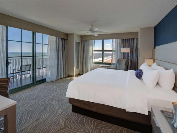 Hilton Virginia Beach Oceanfront : photo 1 de la chambre chambre d’angle lit king-size supérieure - côté océan