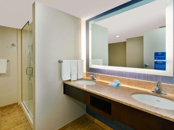 Hilton Garden Inn Virginia Beach Oceanfront : photo 1 de la chambre suite 1 chambre avec lit king-size - front de mer