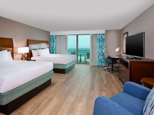 Hilton Garden Inn Virginia Beach Oceanfront : photo 1 de la chambre queen room with two queen beds and bath tub - ocean front/mobility accessible
