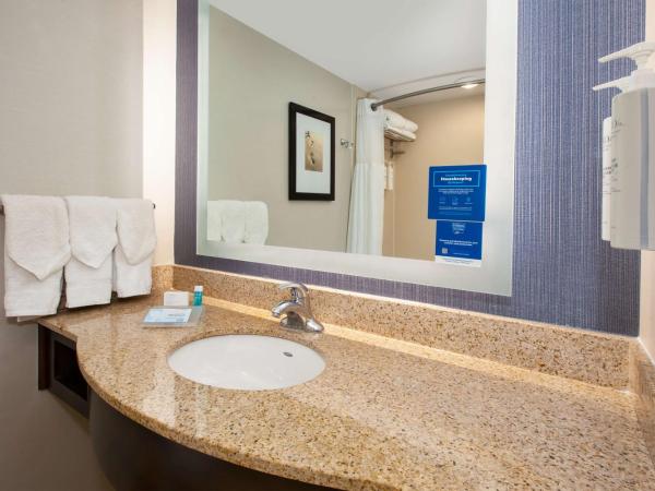 Hilton Garden Inn Virginia Beach Oceanfront : photo 3 de la chambre queen room with two queen beds and ocean front - sundeck level