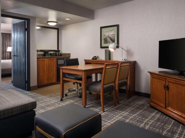 Embassy Suites by Hilton Austin Central : photo 5 de la chambre suite 2 pièces avec lit king-size - non-fumeurs
