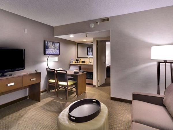 Embassy Suites by Hilton Denver Central Park : photo 1 de la chambre suite 2 pièces avec lit king-size - non-fumeurs