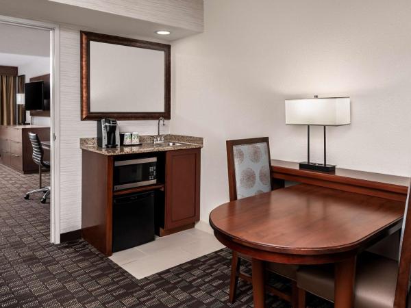 Embassy Suites by Hilton Nashville Airport : photo 4 de la chambre suite lit king-size exécutive - non-fumeurs