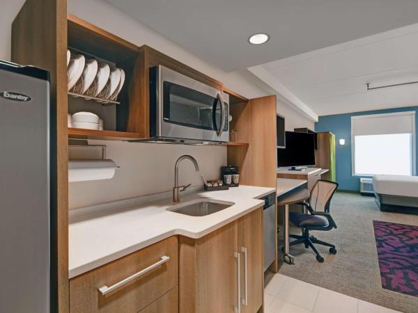 Home2 Suites by Hilton Atlanta Airport North : photo 3 de la chambre suite lit queen-size