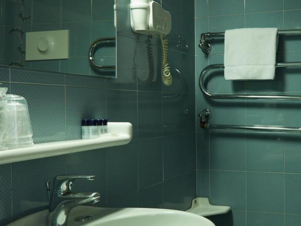 Hotel Lido : photo 4 de la chambre chambre double avec lit d'appoint