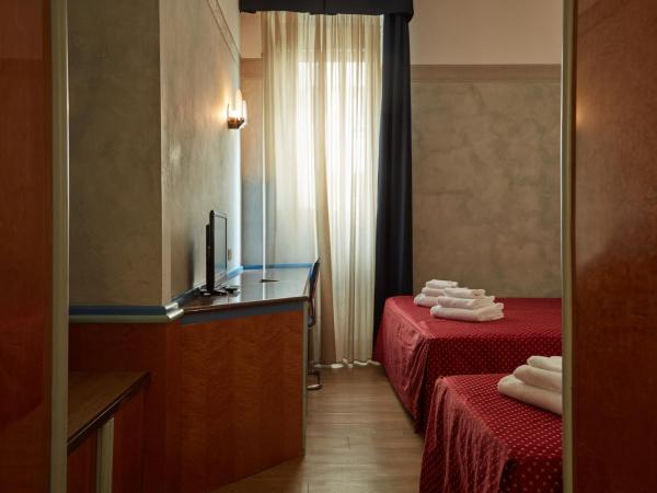 Hotel Lido : photo 2 de la chambre chambre double avec lit d'appoint