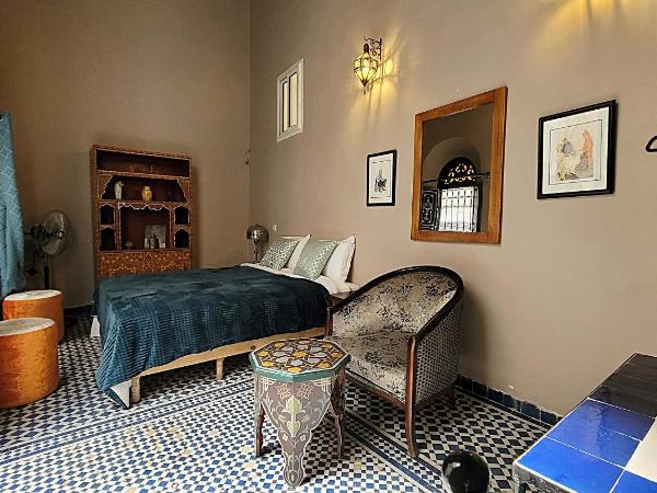 Riad Dar Alma Fes : photo 2 de la chambre chambre supérieure lit queen-size